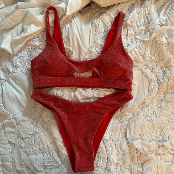 Gorgeous two piece bikini with sexy cut out top Red - Picture 15 of 16